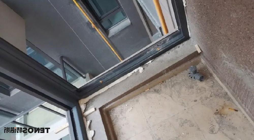阳台先贴瓷砖还是先封窗？